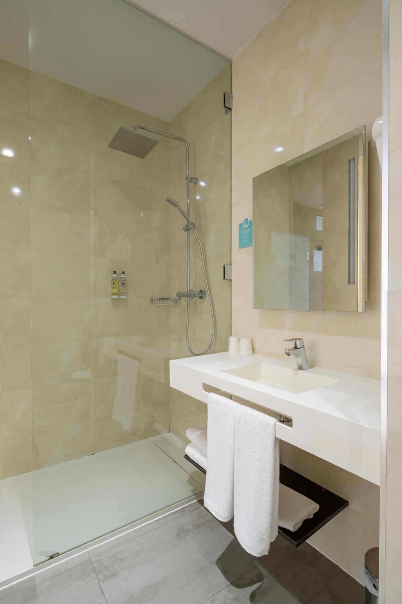 Alda Route 42 Hotel อิเญสกัส ภายนอก รูปภาพ