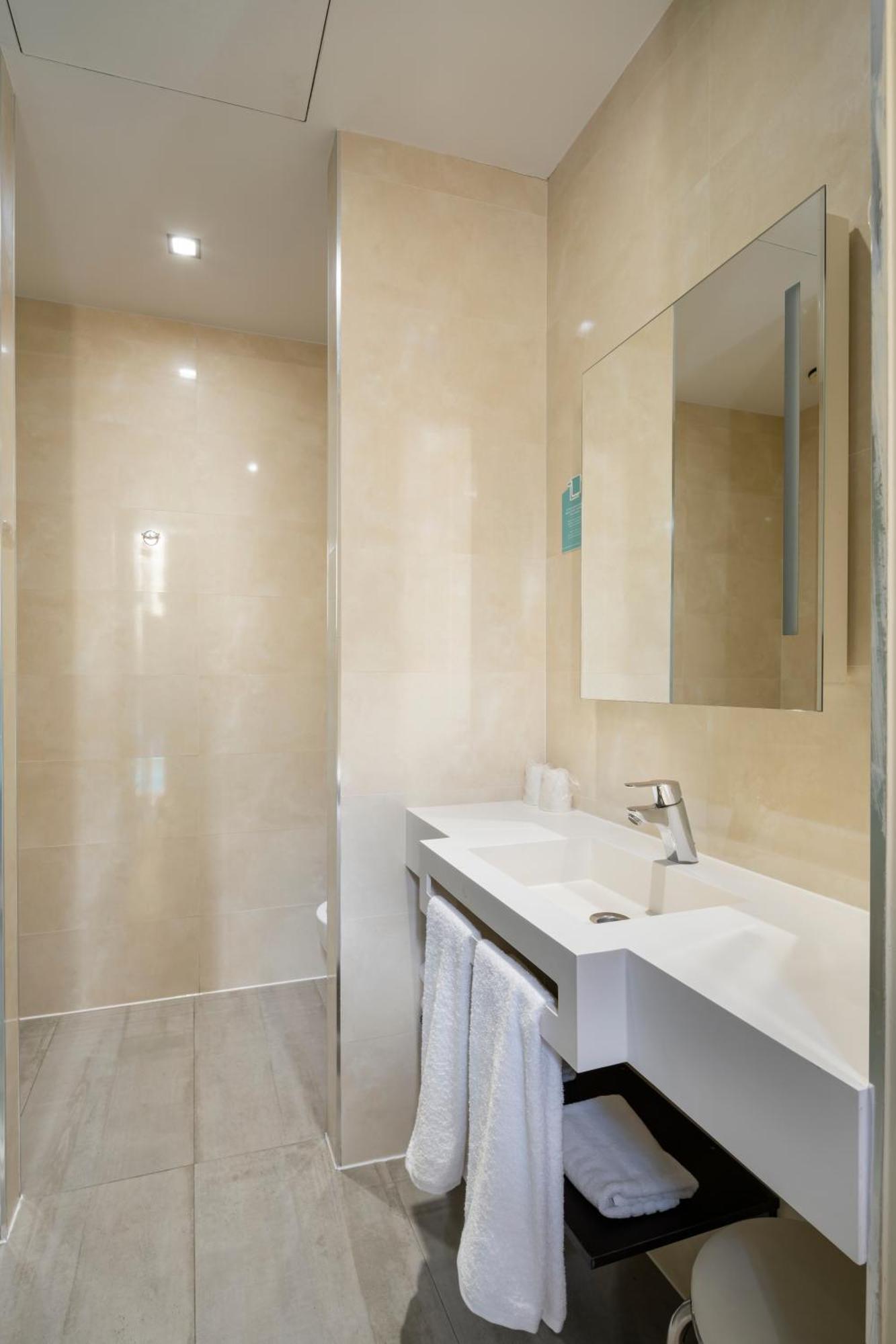 Alda Route 42 Hotel อิเญสกัส ภายนอก รูปภาพ