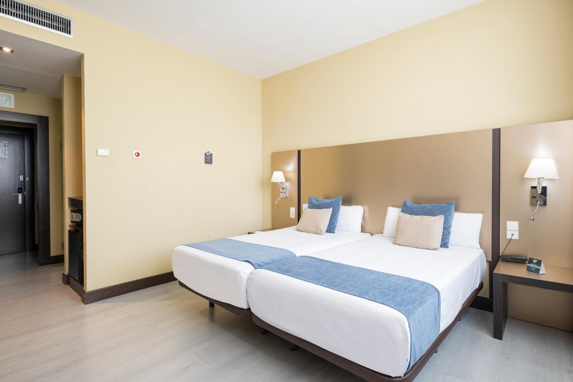 Alda Route 42 Hotel อิเญสกัส ภายนอก รูปภาพ